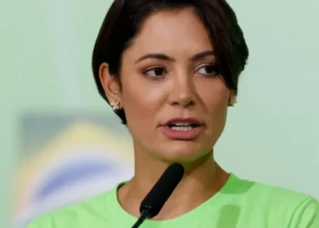 Michelle Bolsonaro admite que pode disputar as eleições de 2026