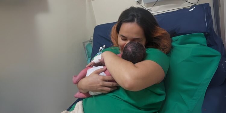 Jéssica Araújo compartilhou o momento na maternidade (Foto: Reprodução/Instagram - @jessicaaraujob)