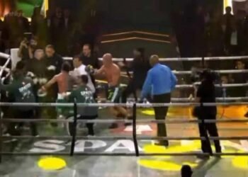 Briga generalizada durante luta do Popó e Vanderlei Silva (Foto: Reprodução/TV Globo)