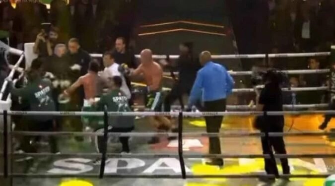 Briga generalizada durante luta do Popó e Vanderlei Silva (Foto: Reprodução/TV Globo)