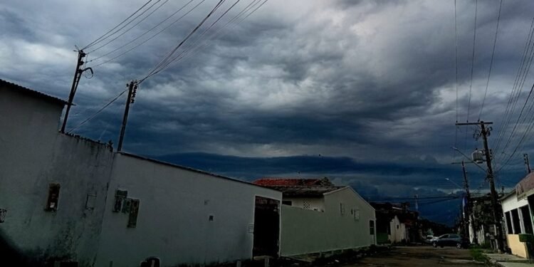 Defesa Civil: alerta de chuva forte para todos os municípios do Amazonas