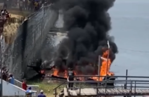 Vídeo lancha pega fogo em posto de gasolina no município de Nhamundá