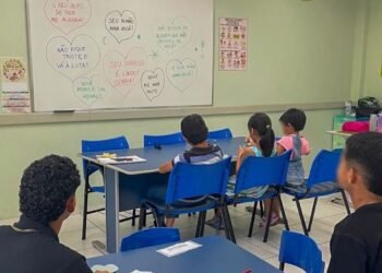 HIV na infância: quando o cuidado com a saúde mental é tão essencial quanto a medicação