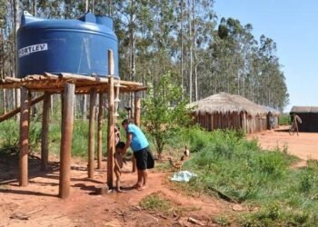 Falta de água potável em comunidades indígenas
