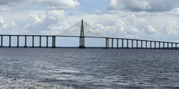 Rio Negro segue em processo de vazante, em ritmo mais lento que no ano passado (Foto: João Dejacy/Rios de Notícias)