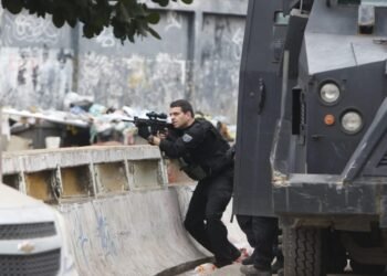 Operação no Rio contra facções criminosas já registra 64 mortes