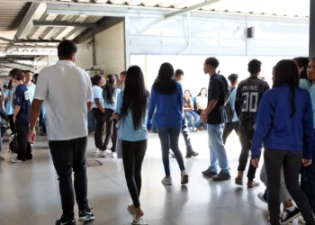 Valor de R$ 200 é depositado conforme o mês de aniversário do aluno