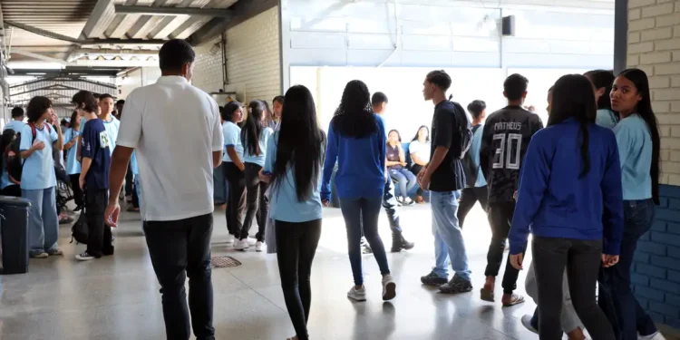 Valor de R$ 200 é depositado conforme o mês de aniversário do aluno
