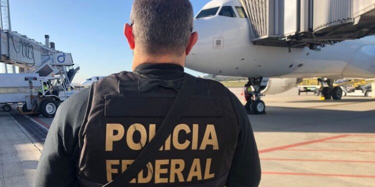 Mulher é presa pela PF com 13 kg de maconha em Aeroporto de Manaus