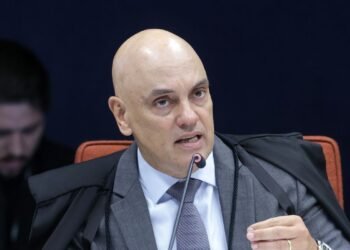 Moraes proíbe visita de presidente do PL a Bolsonaro