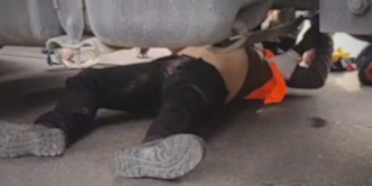 Acidente - debaixo carreta