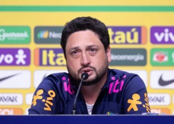 Arthur Elias convoca seleção para amistosos contra Inglaterra e Itália