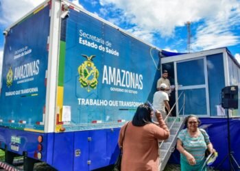 Outubro Rosa: Carreta da Saúde leva exames de mamografia e ultrassom gratuitos em Manaus
