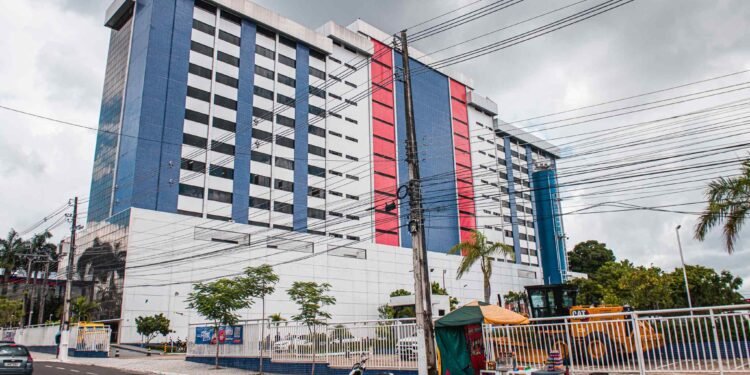 Fachada da unidade 5 do Centro Universitário Fametro (Foto: Arquivo - João Dejacy/Rios de Notícias)