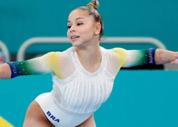 Flávia Saraiva vai à final da trave no Mundial de Ginástica Artística
