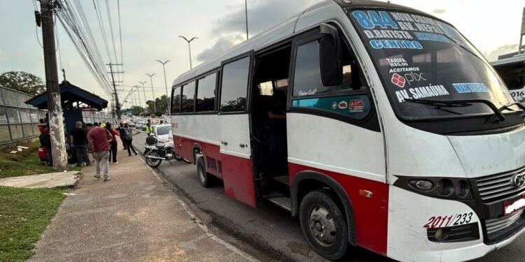 Micro-ônibus retirado de circulação é da linha 844 (Foto: Divulgação/IMMU)