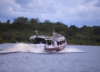 Idosa é obrigada a pagar passagem em lancha e caso leva MP a investigar possível ilegalidade no Amazonas