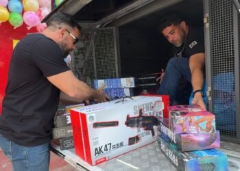 Operação apreende brinquedos falsificados e sem selo do Inmetro no Centro de Manaus