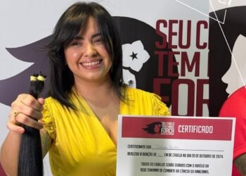 Campanha arrecada cabelos e alimentos para mulheres em tratamento contra o câncer em Manaus