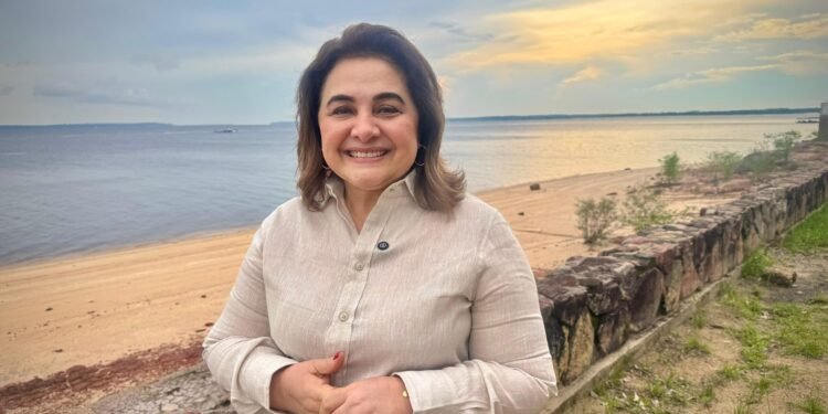 'A mudança começa com 'M' de Manaus': Professora Maria do Carmo fala de esperança no aniversário da capital amazonense