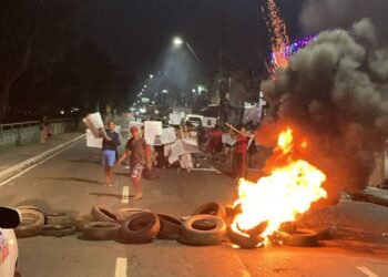 Familiares de jovem morto em operação da Rocam realizam protesto em Manaus
