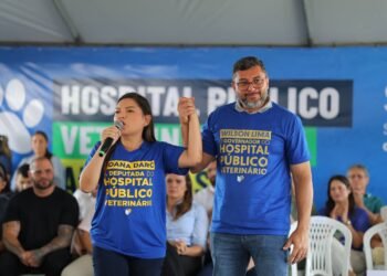 Joana Darc critica uso da causa animal por políticos durante inauguração de hospital veterinário