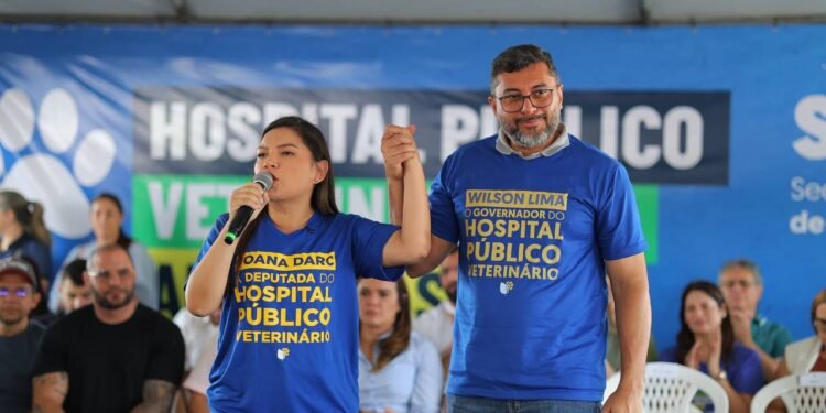 Joana Darc critica uso da causa animal por políticos durante inauguração de hospital veterinário