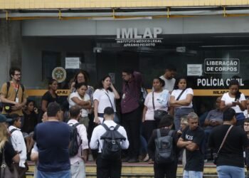 Famílias de mortos em operação no Rio reclamam de falta de informação