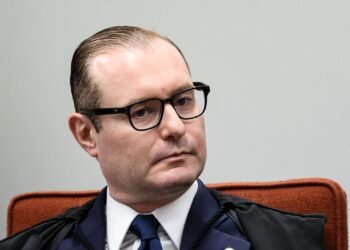 Zanin vota contra desoneração, mas mantém acordo para compensação