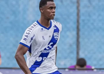 Jogador vítima de racismo leva punição maior que agressor