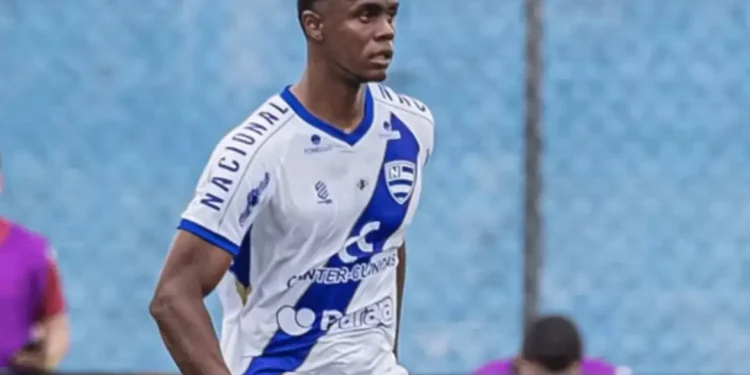 Jogador vítima de racismo leva punição maior que agressor