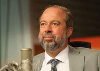 Não precisaremos do horário de verão neste ano, diz Alexandre Silveira