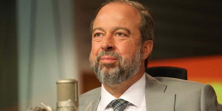 Não precisaremos do horário de verão neste ano, diz Alexandre Silveira