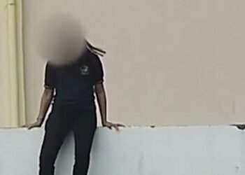 ‘Vou te deixar famosa’, diz vizinha de escola ao flagrar aluna gazeteira