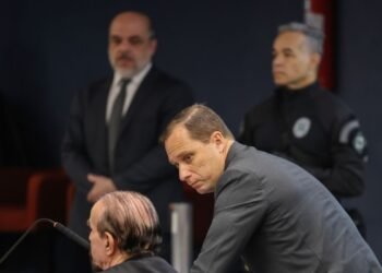 Mauro Cid passa por audiência no STF e retira tornozeleira eletrônica