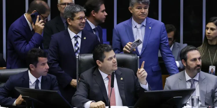 Congresso aprova crédito de R$ 42 bi para Previdência e Bolsa Família