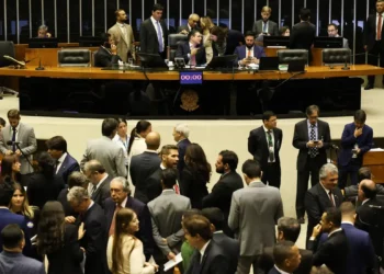 Câmara aprova ampliação gradual da licença-paternidade