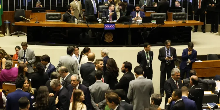 Câmara aprova ampliação gradual da licença-paternidade