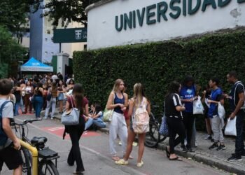 Enem 2025: candidatos fazem prova de matemática e ciências da natureza