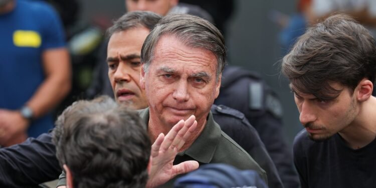 Bolsonaro passa por audiência de custódia neste domingo