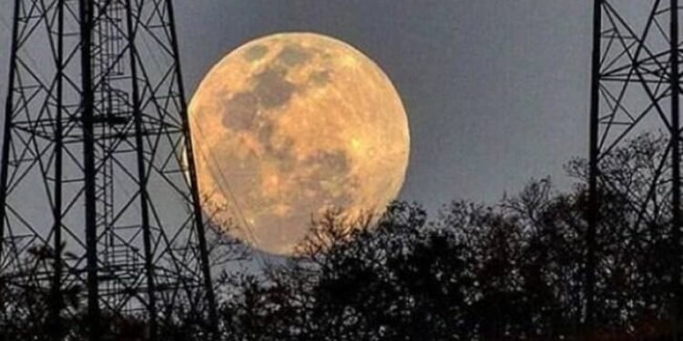 Maior superlua em seis anos ilumina o céu nesta quarta-feira (5/11)