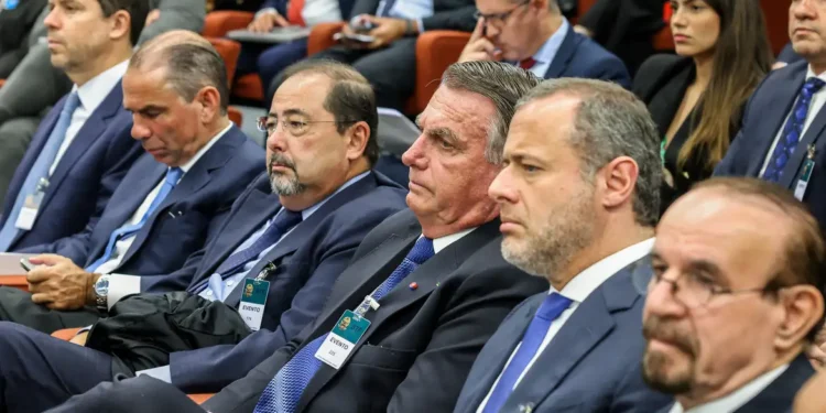 Defesas de Bolsonaro e de outros réus contestam execução das penas 