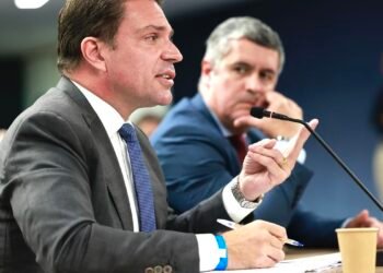 Moraes determina prisão de Ramagem após deputado ser visto em Miami