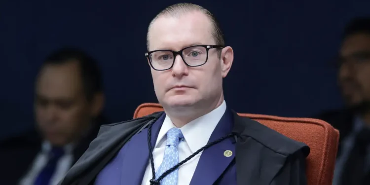 STF forma maioria para manter condenação de Bolsonaro e aliados