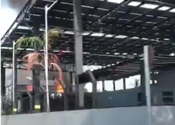 Restaurante pega fogo no Parque Dez, em Manaus