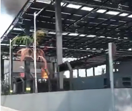 Restaurante pega fogo no Parque Dez, em Manaus