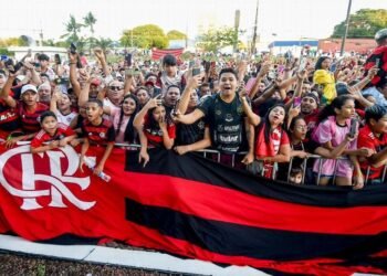 Chuva e Paixão Flamenguistas comemoram vitória na Arena da Amazônia