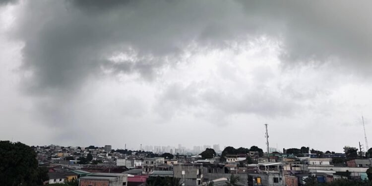 Defesa Civil alerta para chuvas intensas no Amazonas e em Manaus