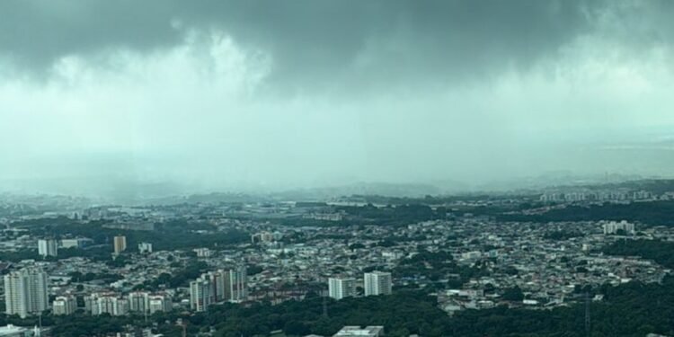 Alerta de Tempestade: Defesa Civil dispara alerta para tempestades e alagamentos em Manaus e municípios
