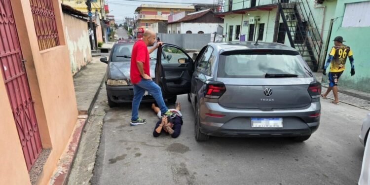 Dois homens são presos após troca de tiros com a polícia no Mutirão